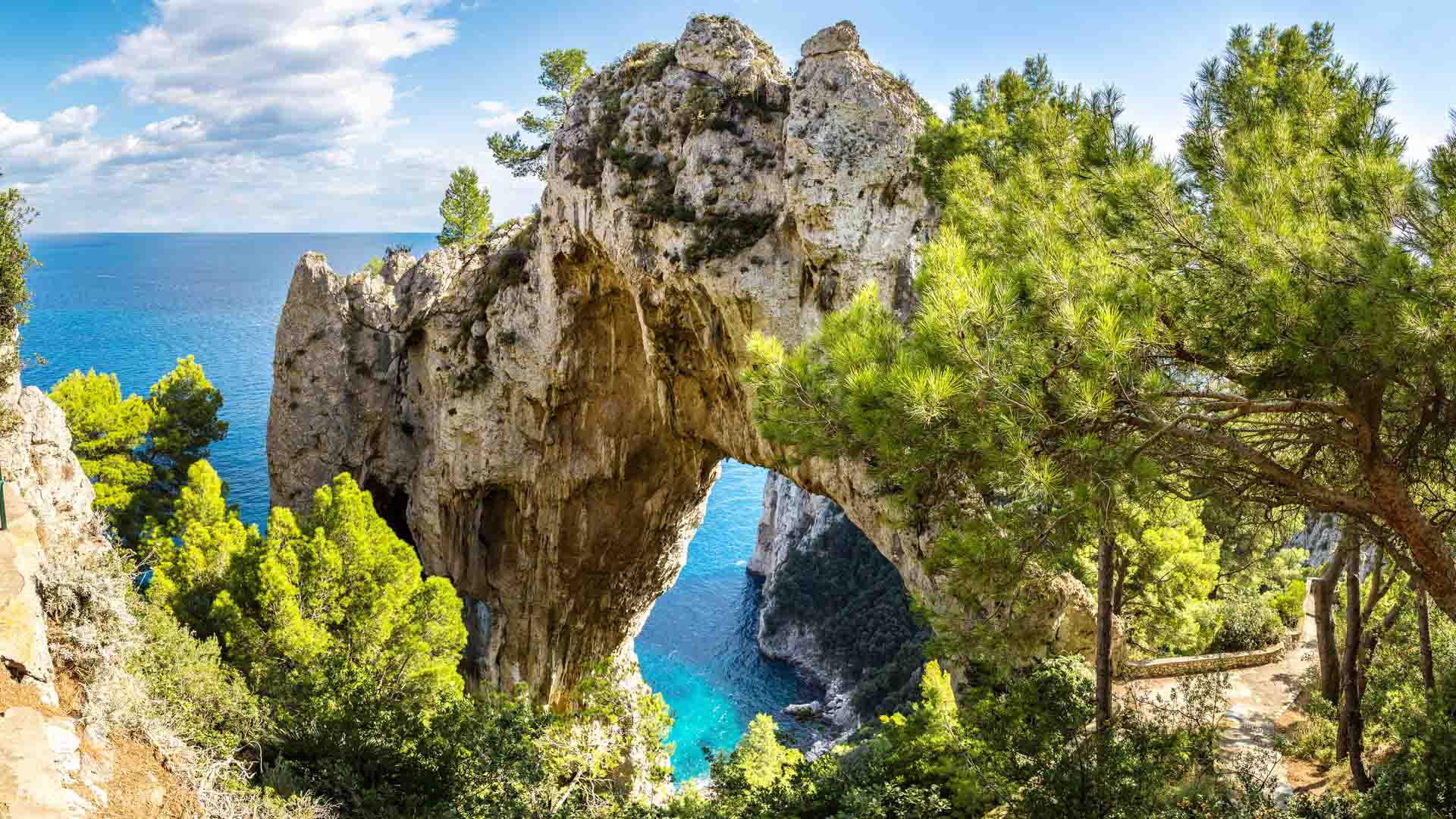 https://www.leisure-italy.com/wp-content/uploads/2018/04/A-Day-in-Capri-Capri-3.jpg